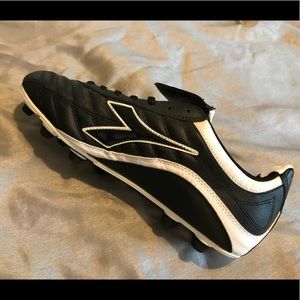 Diadora Men’s Soccer Cleats (New) 9 1/2